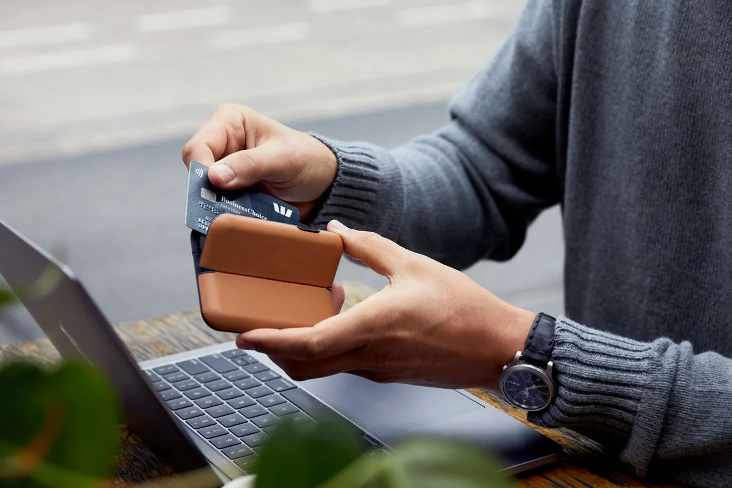 Bellroy Flip Case | Black