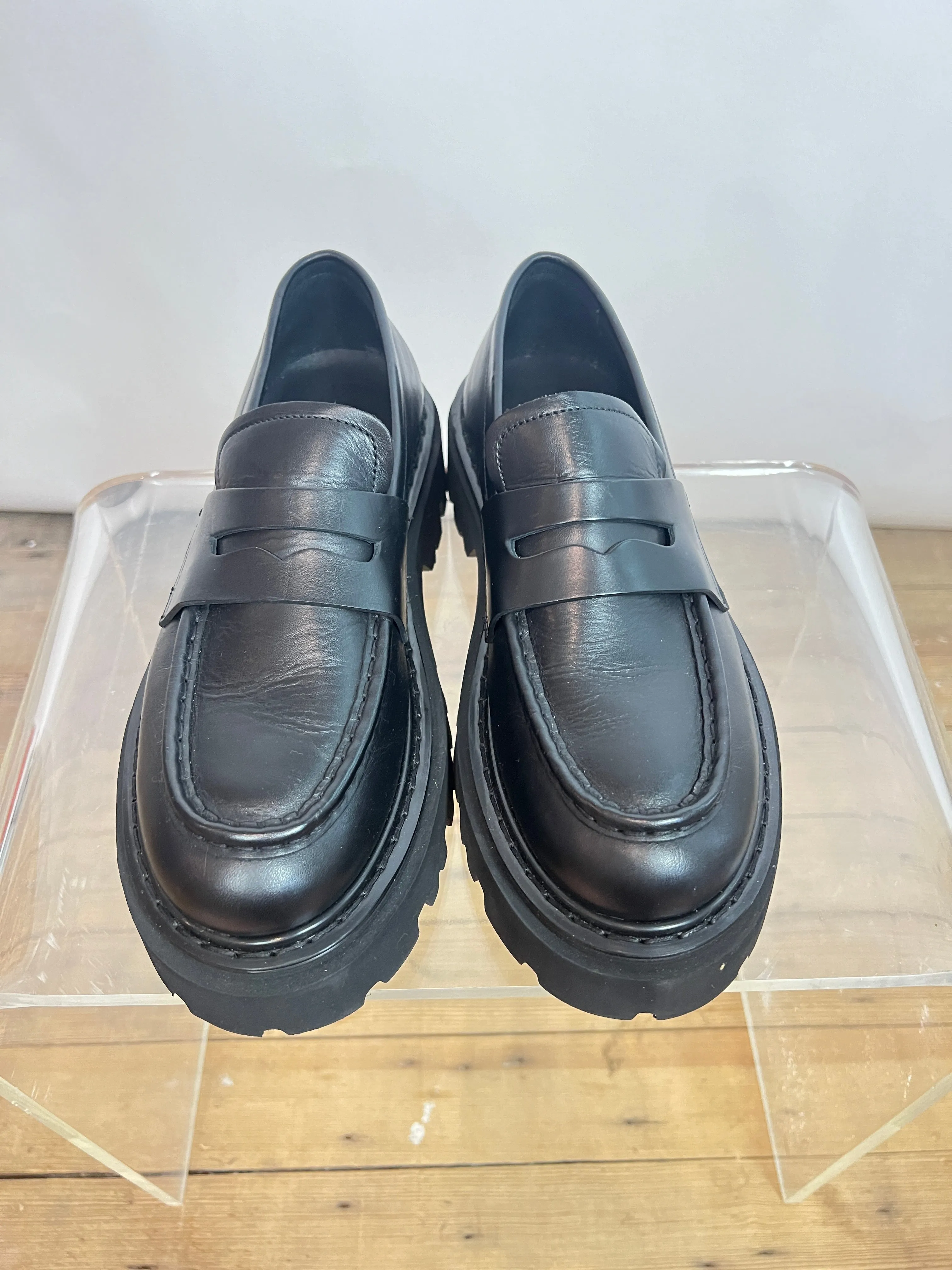 Closed Black Loafers (39)