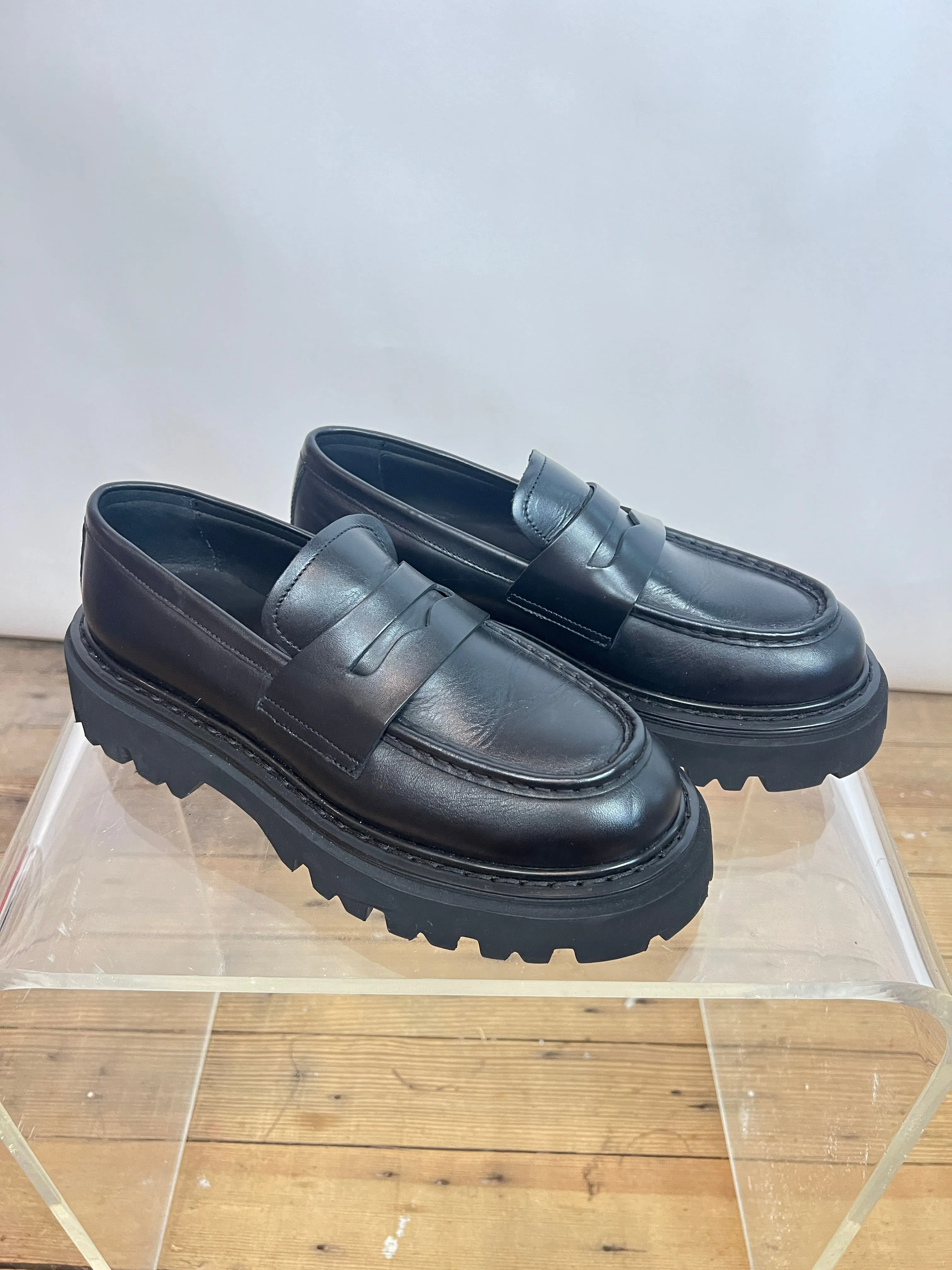 Closed Black Loafers (39)