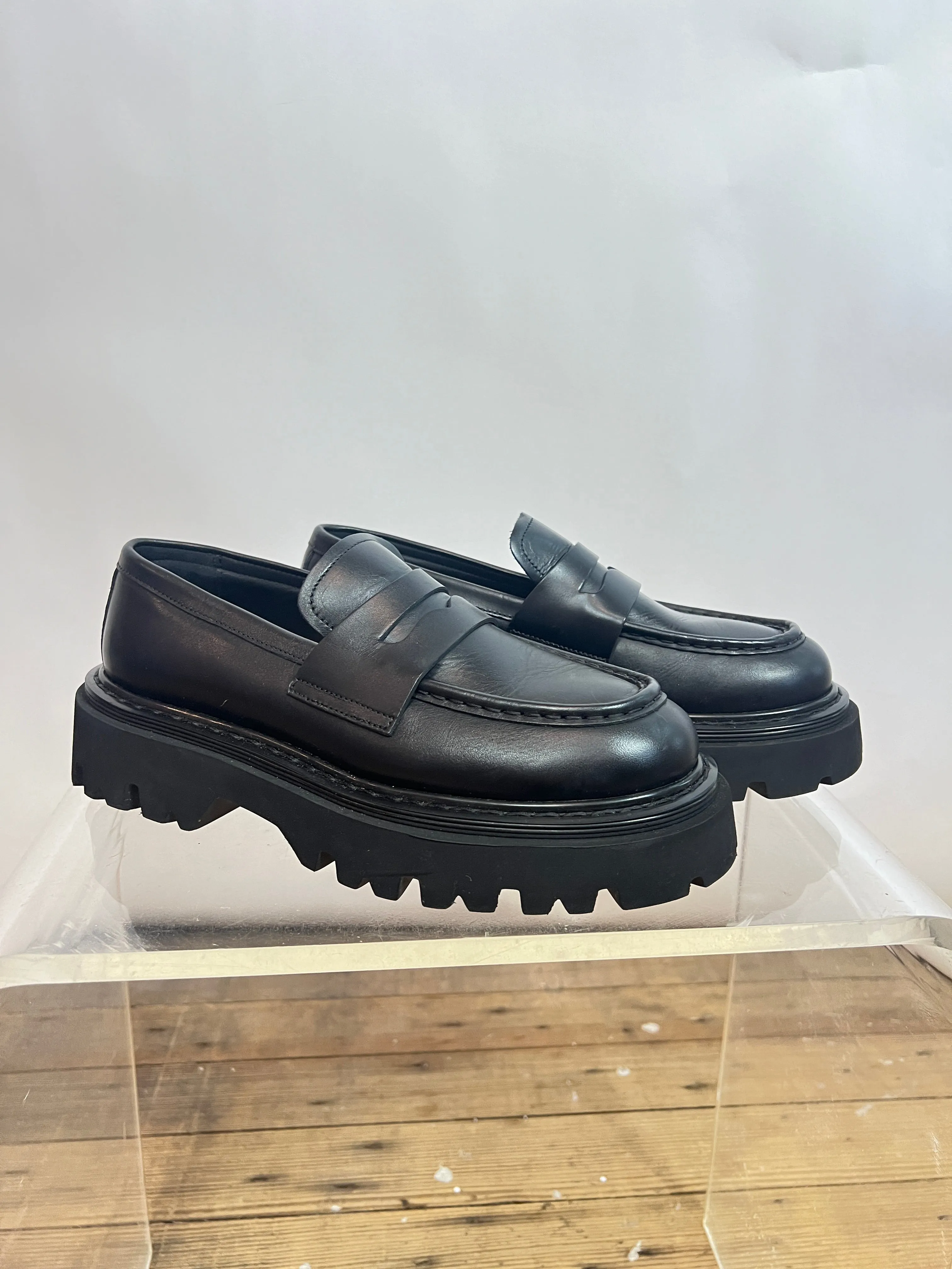 Closed Black Loafers (39)