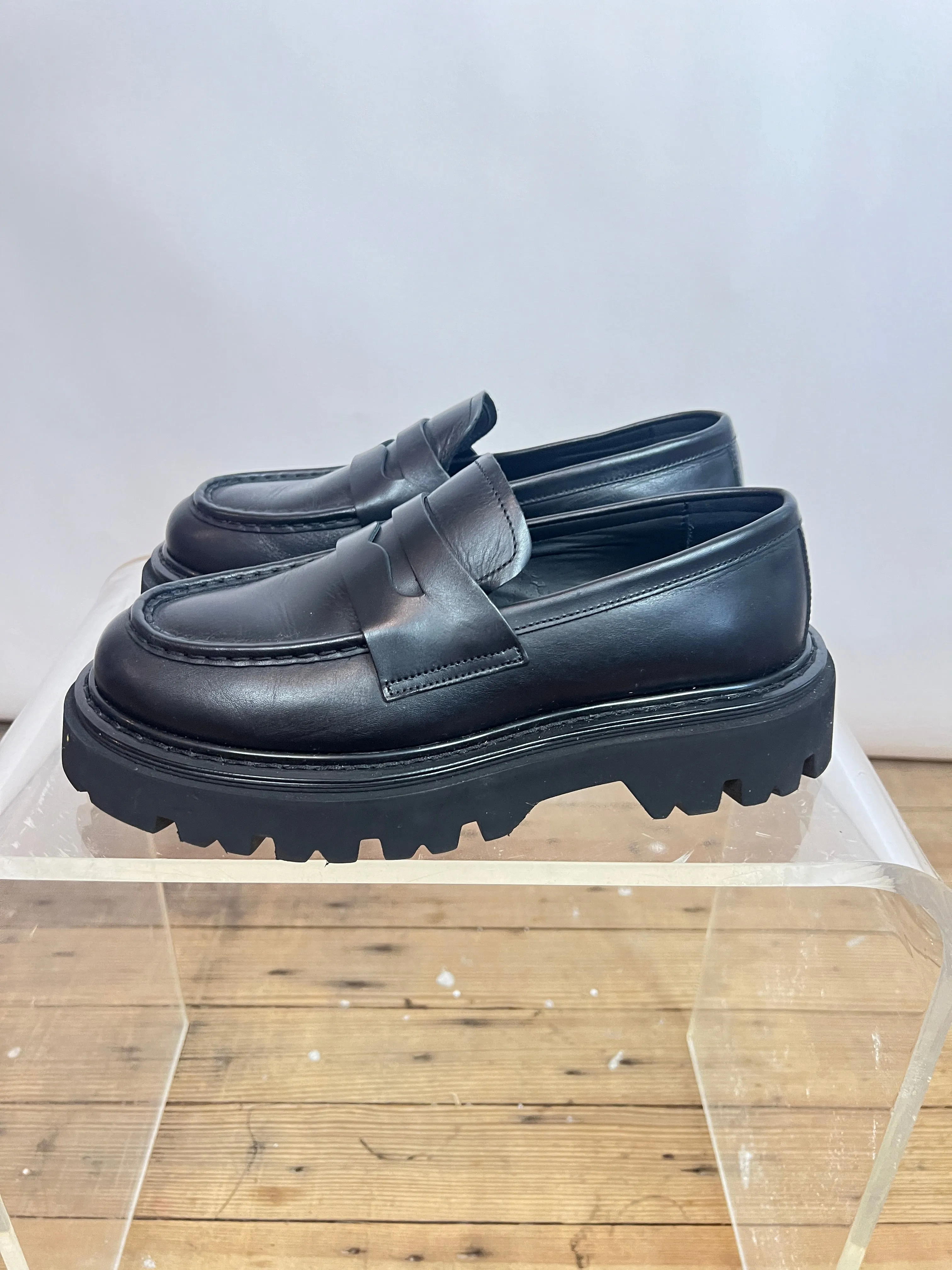 Closed Black Loafers (39)