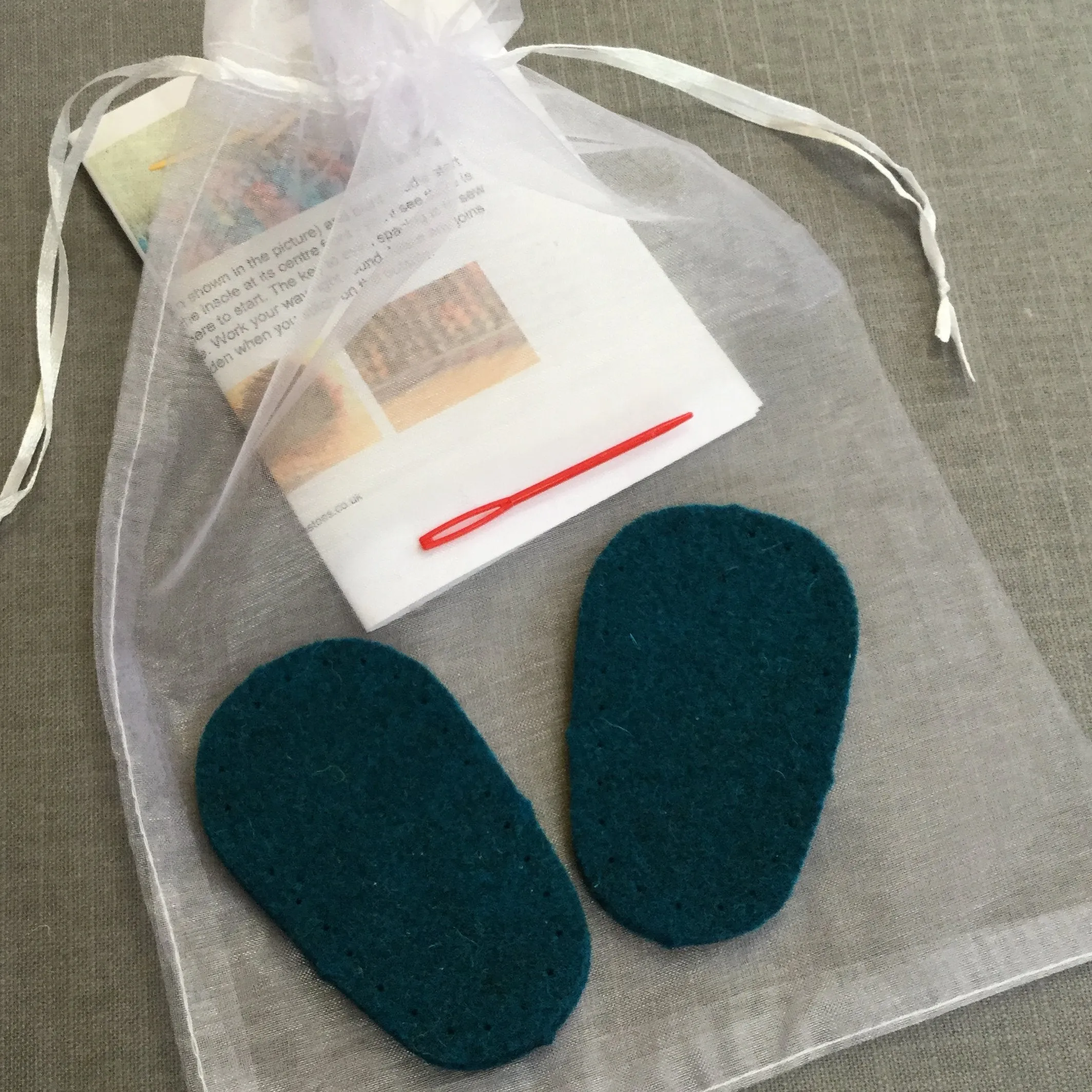 Joe's Toes Baby crossover knitted slippers kit "Everything but the yarn"