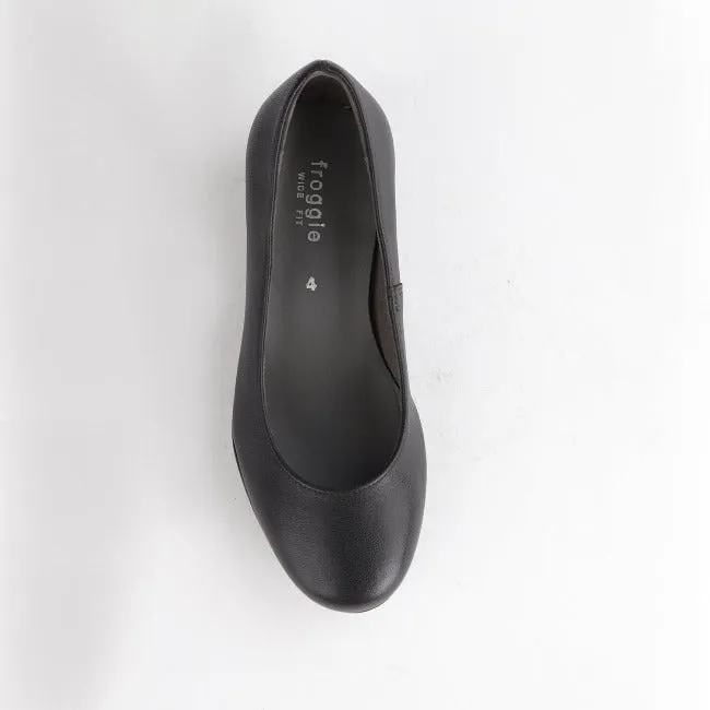 Wider Fit Court Shoe in Black - 10099