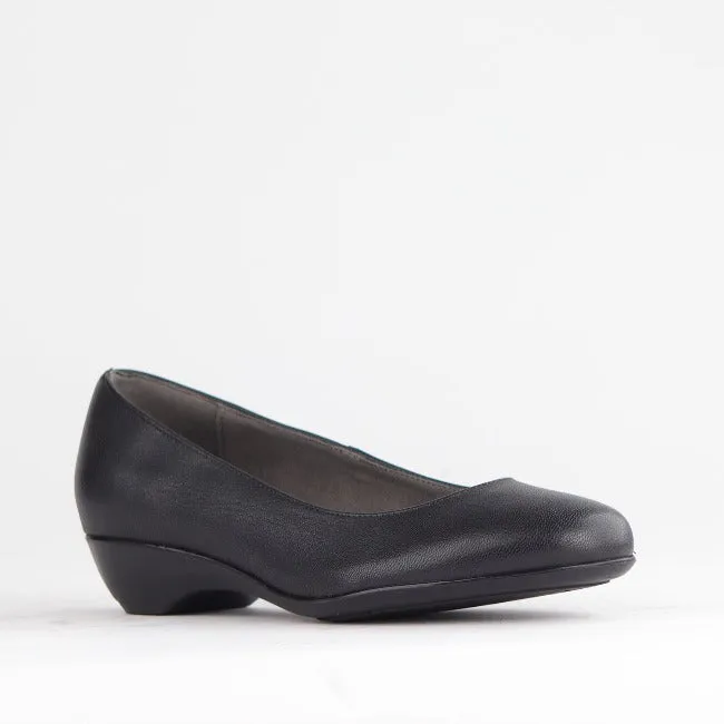 Wider Fit Court Shoe in Black - 10099